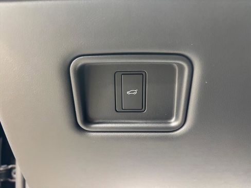 Used 2025 Land Rover Range Rover Sport SE image 21