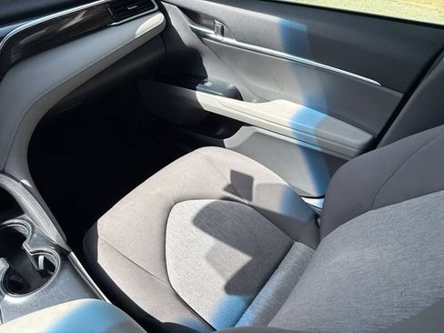 Used 2018 Toyota Camry LE FWD image 15