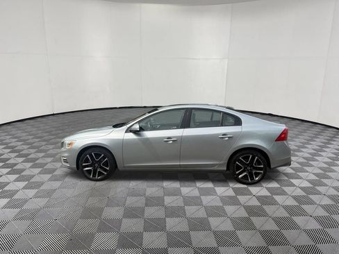 Used 2017 Volvo S60 T5 Dynamic FWD image 8