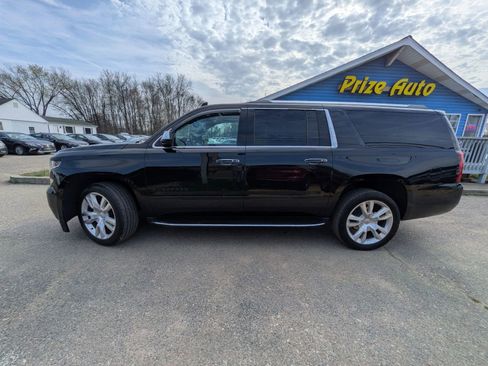 Used 2017 Chevrolet Suburban Premier image 3