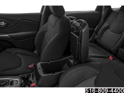 Used 2019 Jeep Cherokee Limited AWD/4WD image 19