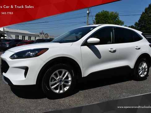 Used 2020 Ford Escape SE FWD image 1