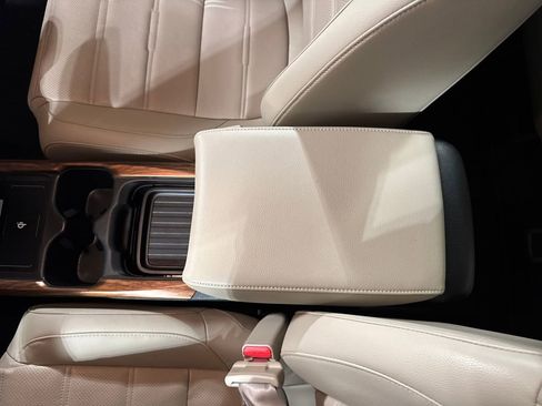 Used 2020 Honda CR-V Touring image 21