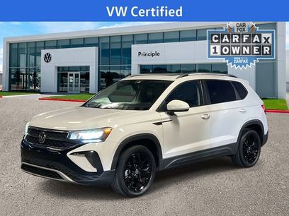 Certified 2022 Volkswagen Taos SE w/ Panoramic Sunroof Package