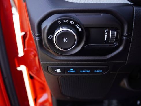 Certified 2025 Jeep Wrangler Unlimited Sahara w/ Safety Group image 24