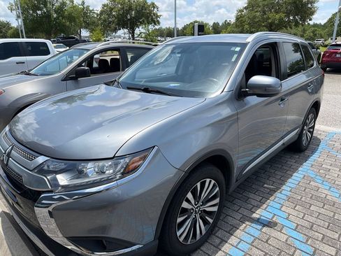 Used 2020 Mitsubishi Outlander ES AWD/4WD image 2