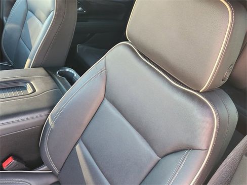 Used 2024 GMC Yukon XL SLT w/ SLT Luxury Package image 24