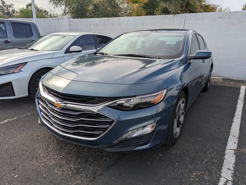 Used 2024 Chevrolet Malibu LT image 2