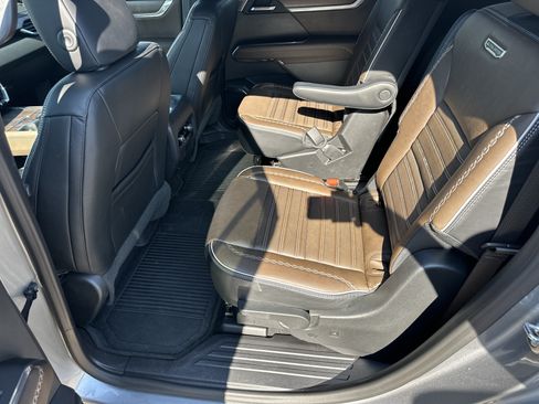 Certified 2026 GMC Acadia Denali Ultimate w/ LPO, All-Weather Package AWD/4WD image 23