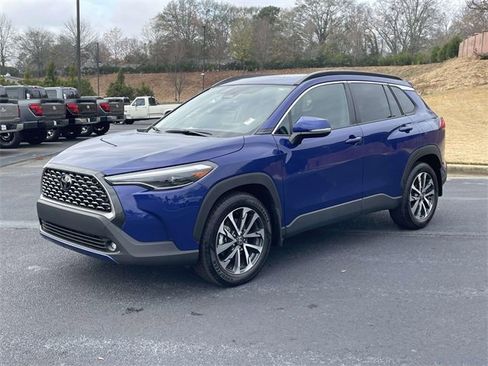 Used 2024 Toyota Corolla Cross XLE image 3