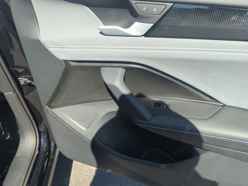 New 2025 Volkswagen Tiguan SE image 16