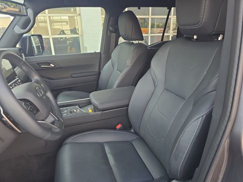 Used 2025 Lexus GX 550 w/ Accessory Package (2T) AWD/4WD image 16