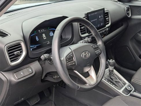 Used 2023 Hyundai Venue SEL w/ Cargo Package image 7