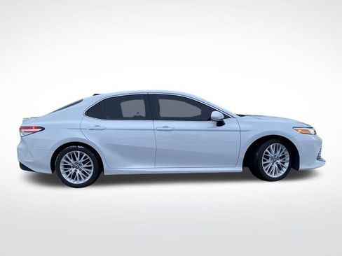 Used 2018 Toyota Camry XLE image 2