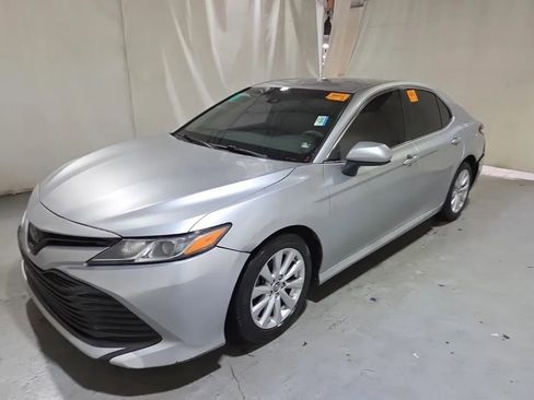 Used 2018 Toyota Camry LE image 1
