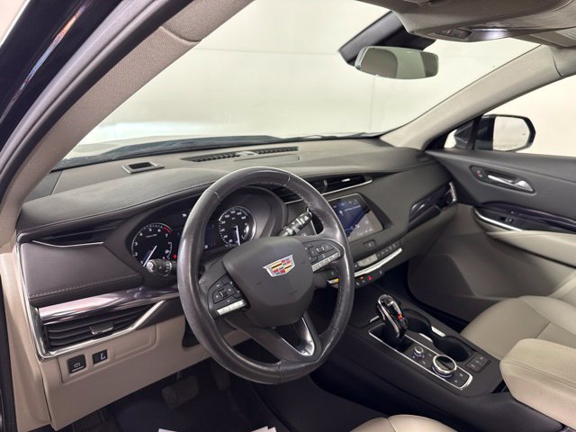 Used 2023 Cadillac XT4 Luxury w/ Cold Weather Package AWD/4WD image 18