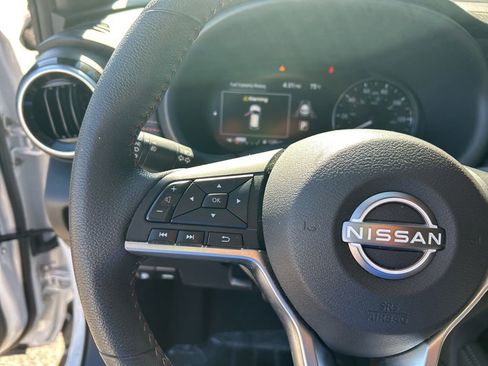 Used 2023 Nissan Kicks SR w/ SR Premium Package FWD image 18
