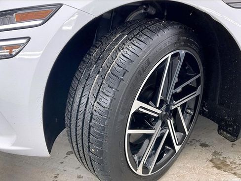 Used 2025 Genesis G80 2.5T Advanced image 34