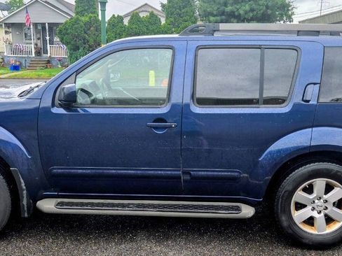 Used 2012 Nissan Pathfinder SV AWD/4WD image 2