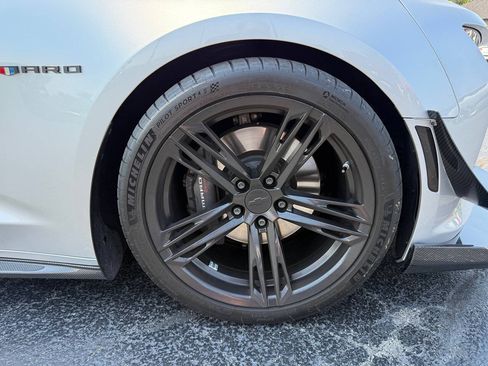 Used 2017 Chevrolet Camaro SS RWD image 10