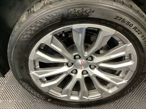 Used 2022 GMC Yukon XL Denali w/ Denali Premium Package image 2