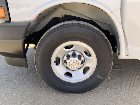 New 2026 Chevrolet Express 2500 RWD image 31