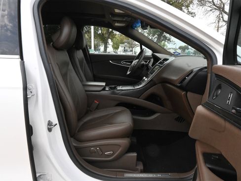 Used 2017 Lincoln MKX Reserve w/ Driver Assistance Package image 26