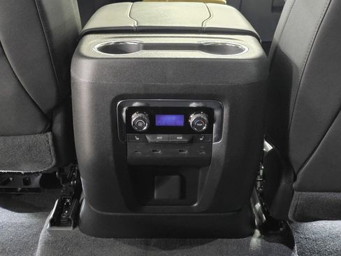 Used 2025 Chevrolet Suburban Premier image 19