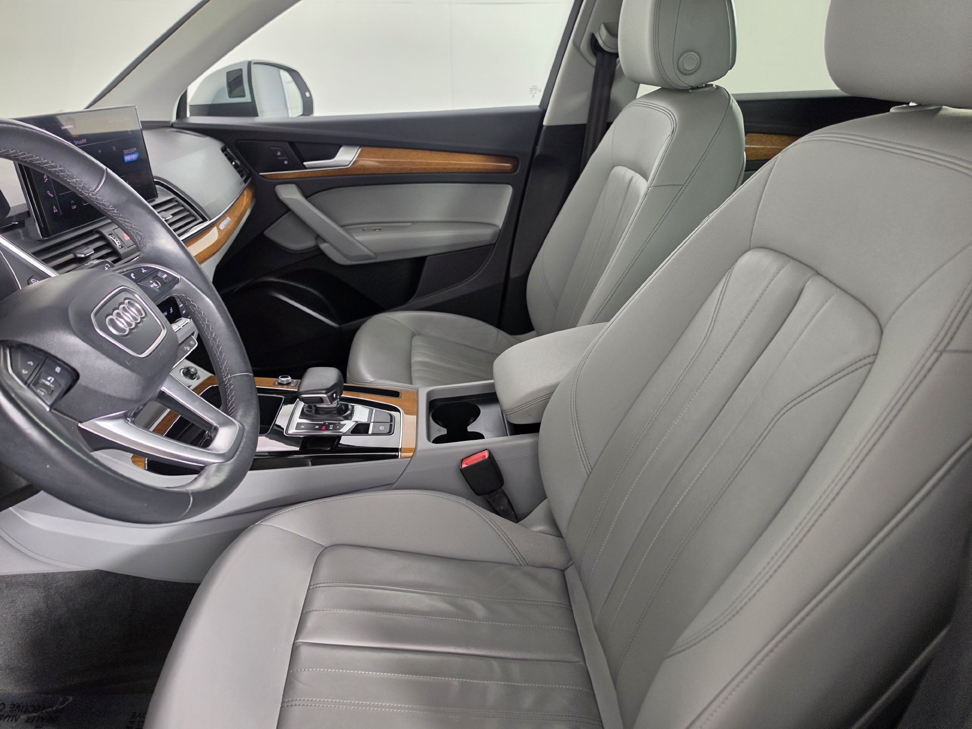 Used 2023 Audi Q5 2.0T Premium w/ Convenience Package AWD/4WD image 3