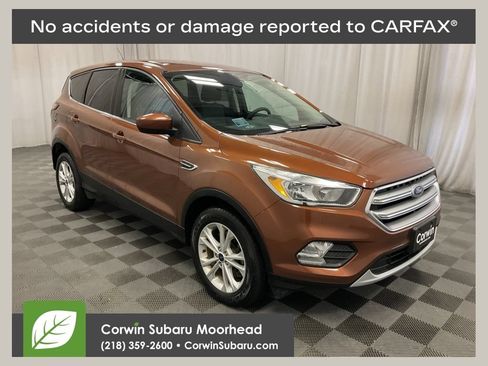 Used 2017 Ford Escape SE w/ SE Cold Weather Package AWD/4WD image 1