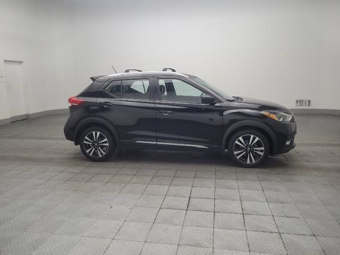 Used 2018 Nissan Kicks SR w/ Premium Package FWD image 11