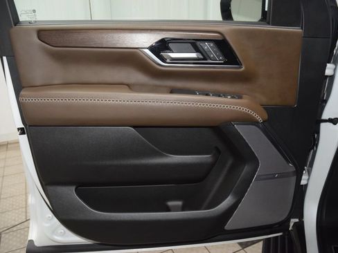 Used 2025 GMC Yukon XL Denali Ultimate w/ LPO, Floor Liner Package AWD/4WD image 50