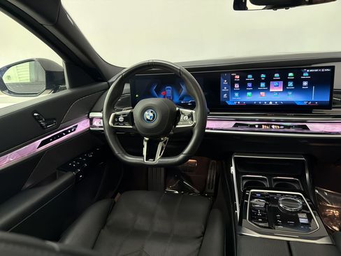 Used 2025 BMW i7 xDrive60 w/ Executive Package AWD/4WD image 16