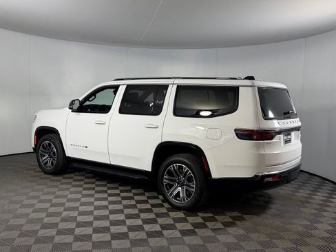 Used 2025 Jeep Wagoneer 4WD image 10