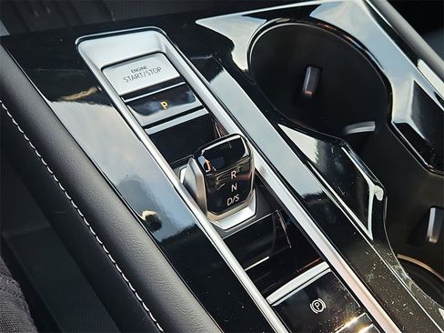 Certified 2025 Volkswagen Atlas Cross Sport SEL image 22