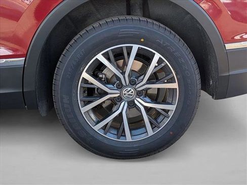 Used 2018 Volkswagen Tiguan SE image 23