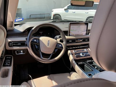 Used 2020 Lincoln Aviator Reserve w/ Equipment Group 202A AWD/4WD image 12
