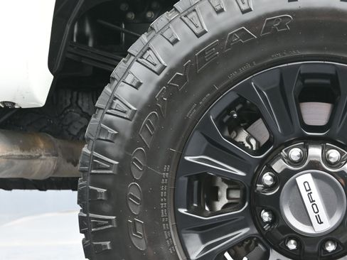 Used 2022 Ford F250 Lariat w/ Tremor Off-Road Package image 44