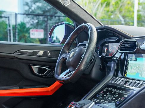 Used 2022 Lamborghini Urus image 32