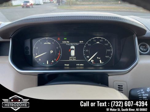 Used 2016 Land Rover Range Rover HSE image 30