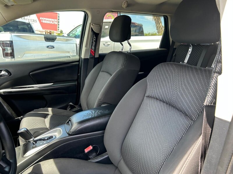 Used 2017 Dodge Journey SXT w/ Comfort/Convenience Group FWD image 18