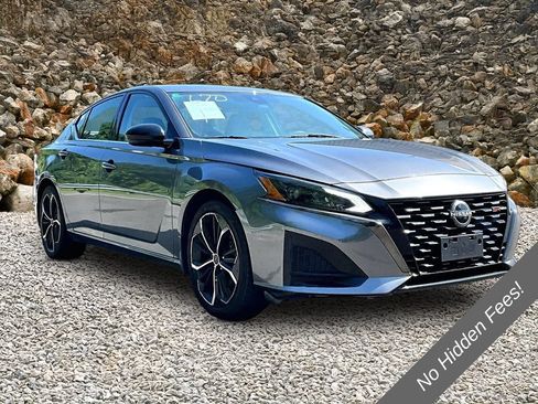 Used 2023 Nissan Altima 2.5 SR FWD image 9