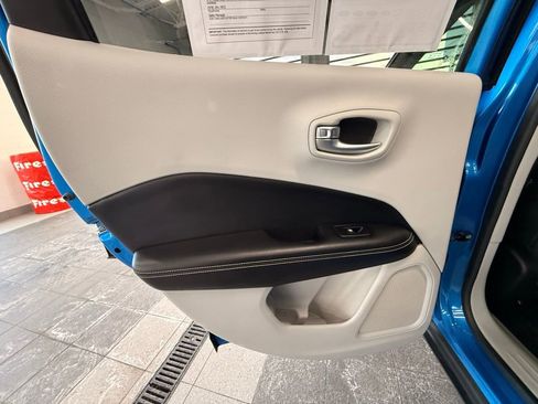 Used 2018 Jeep Compass Latitude w/ Popular Equipment Group image 40