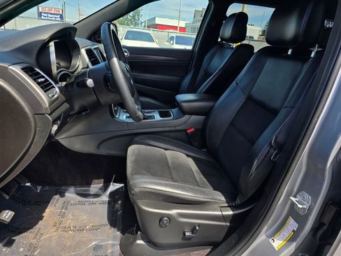 Used 2018 Jeep Grand Cherokee Altitude AWD/4WD image 23