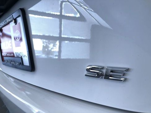 Used 2025 Toyota Camry SE image 8