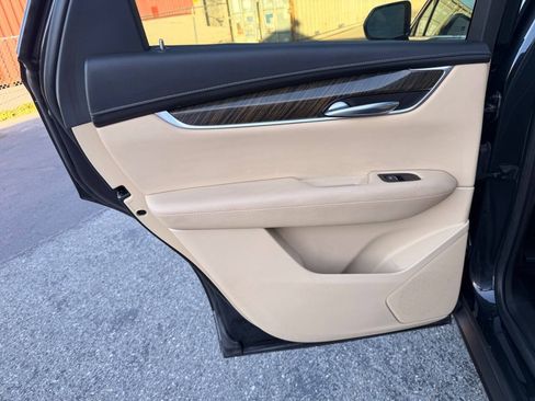Used 2019 Cadillac XT5 FWD image 29