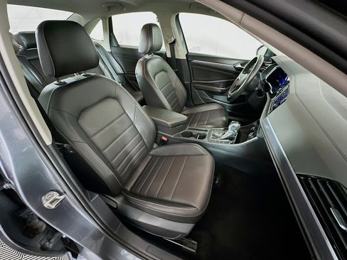 Used 2024 Volkswagen Jetta SE image 30