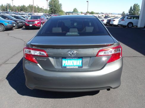 Used 2012 Toyota Camry LE FWD image 4