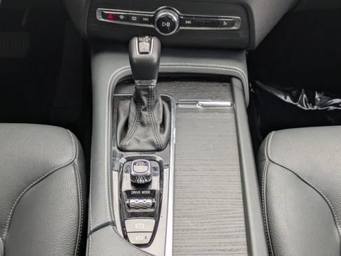 Used 2020 Volvo XC90 T6 Momentum w/ Protection Package Premier AWD/4WD image 21