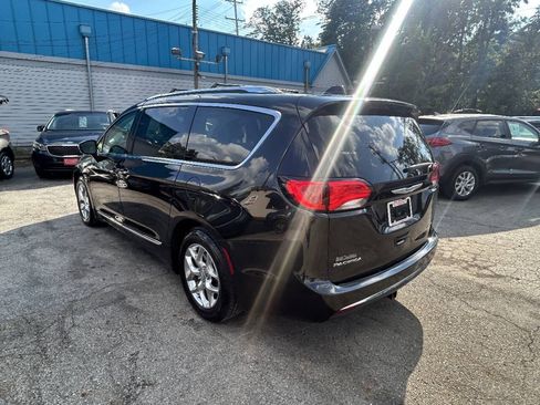 Used 2019 Chrysler Pacifica Limited FWD image 11